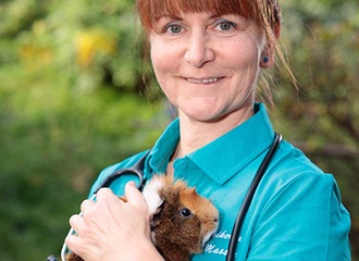 Ilona mit Meerschwein